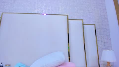 Paola  online show from September 2025 11:45:01 AM