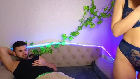 Snapshot of paradisepleasure_ chatting on January 2025 02:43:01 AM Allie Alex Thumbs up if you like us online show from January 2025 02:43:01 AM