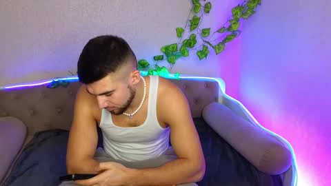 Snapshot of paradisepleasure_ chatting on January 2025 01:26:02 AM Allie Alex Thumbs up if you like us online show from January 2025 01:26:02 AM