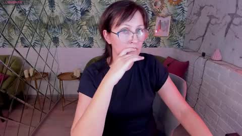 Snapshot of paris_cherry chatting on January 2025 08:18:01 PM Paris online show from January 2025 08:18:01 PM