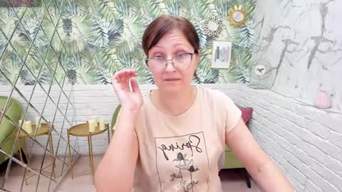 Snapshot of paris_cherry chatting on January 2025 08:19:02 PM Paris online show from January 2025 08:19:02 PM