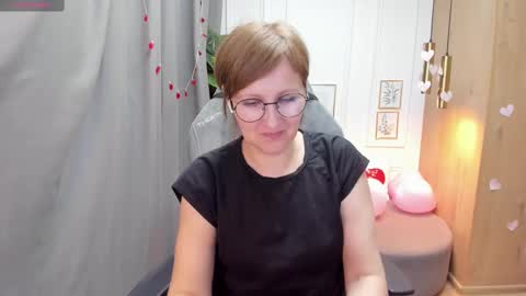 Snapshot of paris_cherry chatting on February 2025 01:33:01 PM Paris online show from February 2025 01:33:01 PM