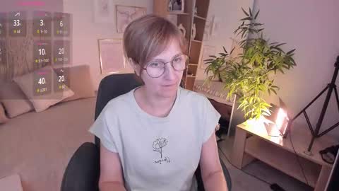 Snapshot of paris_cherry chatting on January 2026 12:32:02 PM Paris online show from January 2026 12:32:02 PM