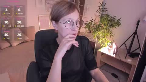 Snapshot of paris_cherry chatting on January 2026 12:53:02 PM Paris online show from January 2026 12:53:02 PM