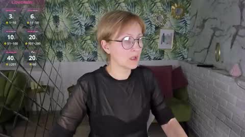 Snapshot of paris_cherry chatting on February 2026 06:22:02 PM Paris online show from February 2026 06:22:02 PM