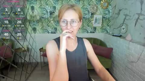 Snapshot of paris_cherry chatting on February 2026 01:00:02 PM Paris online show from February 2026 01:00:02 PM