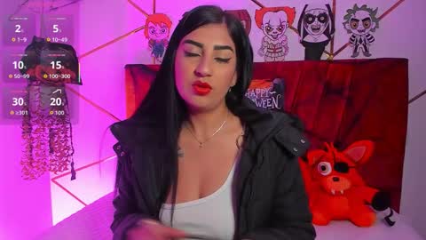 paris_evans_01 online show from October 2025 01:57:02 PM