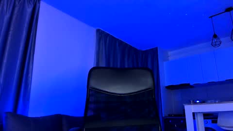 Paris online show from December 2024 01:47:01 AM