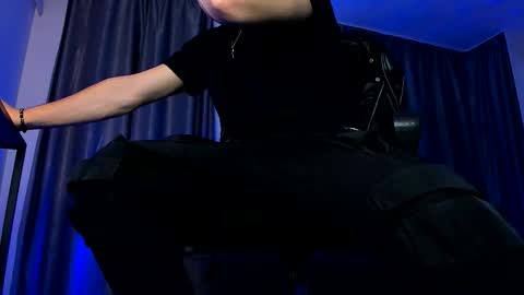 Snapshot of paris_lock chatting on November 2025 06:19:01 PM Paris online show from November 2025 06:19:01 PM