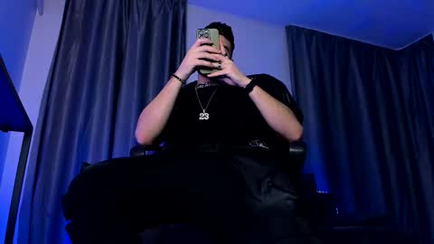 Snapshot of paris_lock chatting on December 2025 08:15:02 PM Paris online show from December 2025 08:15:02 PM