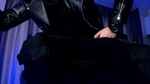 Snapshot of paris_lock chatting on December 2025 10:55:02 AM Paris online show from December 2025 10:55:02 AM