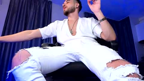 Snapshot of paris_lock chatting on January 2026 06:00:02 PM Paris online show from January 2026 06:00:02 PM