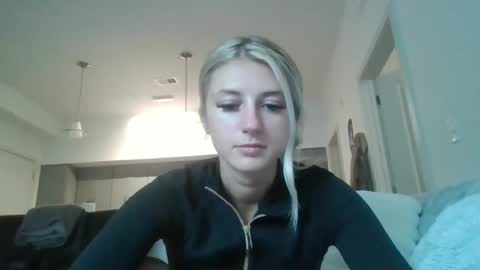 parisbaby2000 online show from September 2025 06:00:01 PM