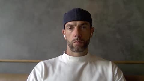 Snapshot of parisien75015 chatting on January 2026 09:47:02 AM Porn Actor 21cm Hetero online show from January 2026 09:47:02 AM