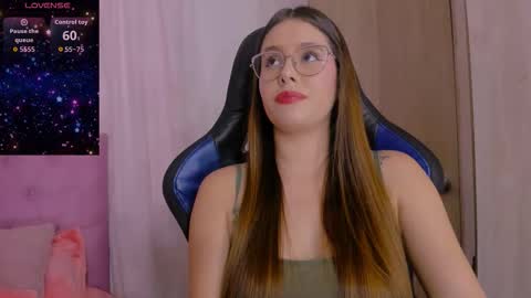 Paris online show from February 2026 06:15:01 PM