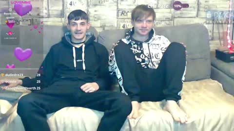 Max tall dark-haired guy with tattoos and Phil blond-haired online show from May 2026 11:23:04 PM