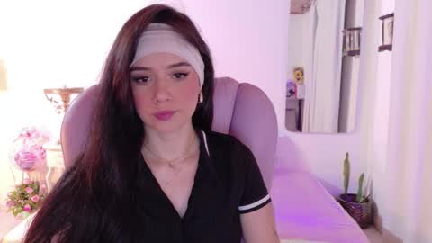Sofa online show from May 2026 04:43:01 AM