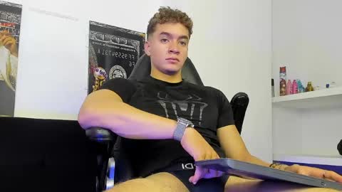 Paull George online show from May 2026 01:21:02 PM