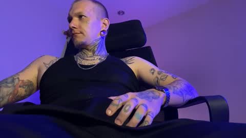 Snapshot of paul_razor chatting on December 2025 12:05:02 AM Paul online show from December 2025 12:05:02 AM