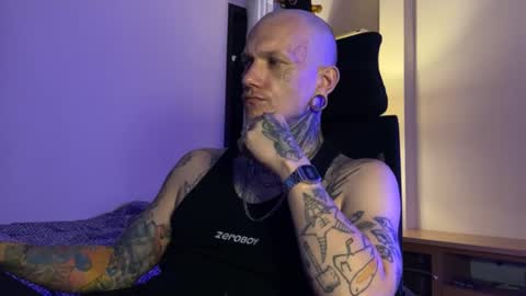 Snapshot of paul_razor chatting on December 2025 03:29:02 PM Paul online show from December 2025 03:29:02 PM