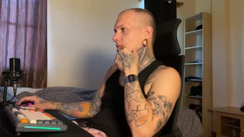 Snapshot of paul_razor chatting on January 2026 08:06:01 AM Paul online show from January 2026 08:06:01 AM