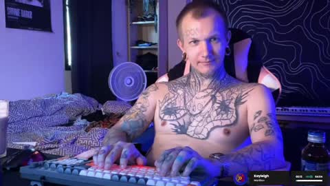 Snapshot of paul_razor chatting on April 2026 04:16:01 AM Paul online show from April 2026 04:16:01 AM