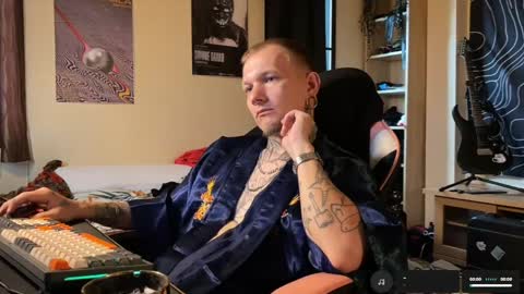 Snapshot of paul_razor chatting on April 2026 08:17:01 AM Paul online show from April 2026 08:17:01 AM