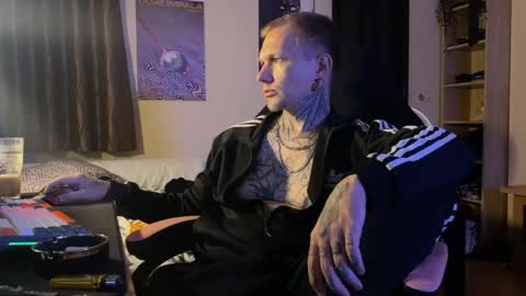 Snapshot of paul_razor chatting on May 2026 03:17:01 PM Paul online show from May 2026 03:17:01 PM