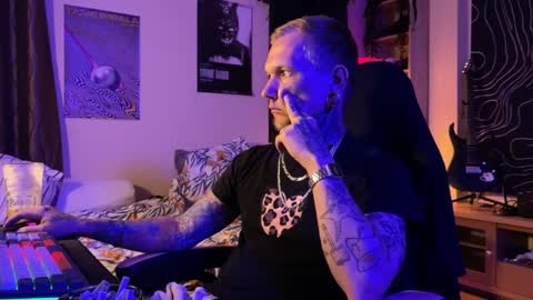 Snapshot of paul_razor chatting on May 2026 08:26:02 PM Paul online show from May 2026 08:26:02 PM