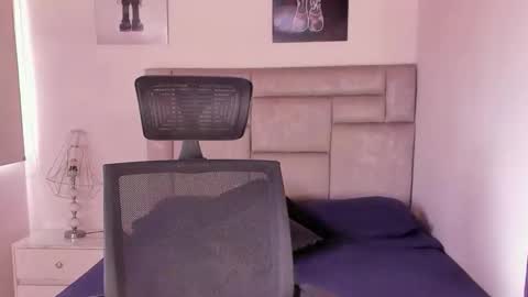 Snapshot of paul_roger chatting on May 2026 07:43:01 PM PAUL ROGER online show from May 2026 07:43:01 PM