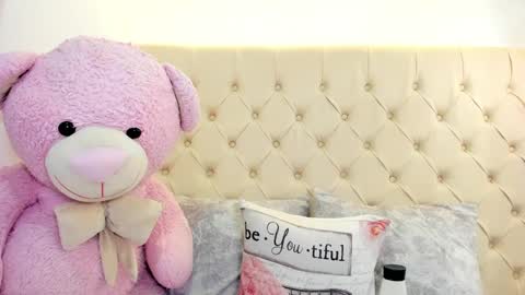 Pau online show from April 2026 12:43:01 PM