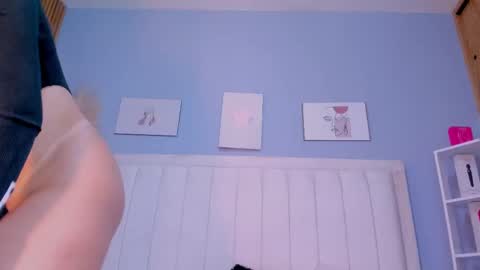 Pau online show from October 2025 01:01:01 PM