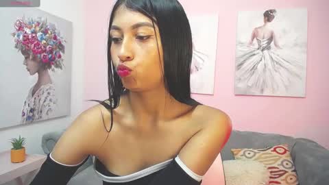 Snapshot of paula_rendon chatting on November 2025 12:20:01 PM Pau online show from November 2025 12:20:01 PM