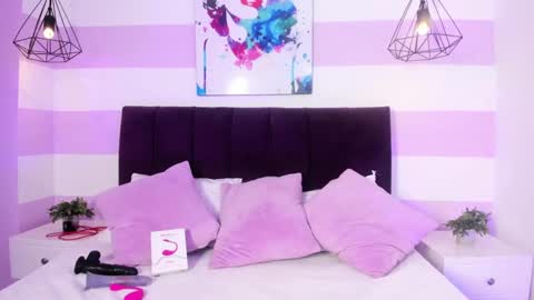 Pau  online show from October 2025 09:59:02 PM