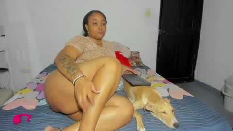 paulastone420 online show from May 2026 10:36:02 PM