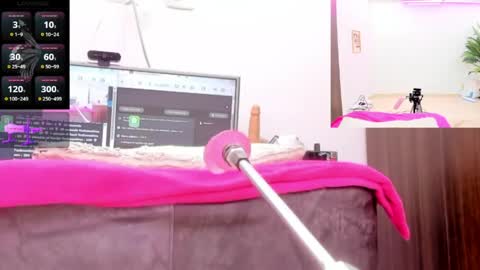 Paulina Davis  online show from April 2026 01:03:01 AM