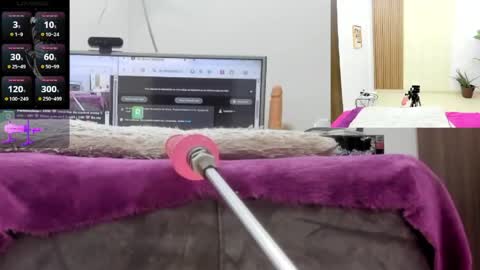 Paulina Davis  online show from June 2026 01:10:02 AM