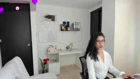 paulina online show from April 2026 07:05:01 PM