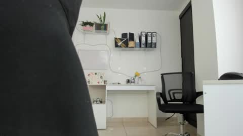 paulina online show from April 2026 07:08:02 PM