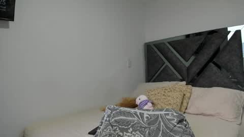 Snapshot of paulina_l chatting on May 2026 10:25:01 PM Paulina online show from May 2026 10:25:01 PM