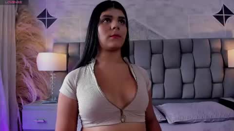 Paulina Belle online show from June 2026 03:00:02 PM