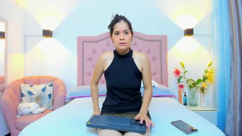 Snapshot of paulinavera chatting on May 2026 02:01:01 PM paulinavera online show from May 2026 02:01:01 PM