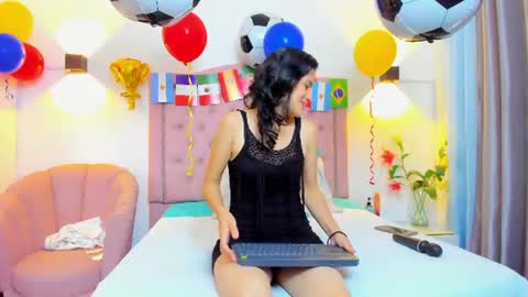 paulinavera online show from June 2026 01:53:02 PM