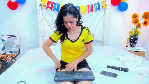 paulinavera online show from July 2026 08:02:01 PM