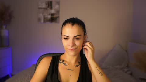 Pauline online show from July 2026 07:00:02 PM