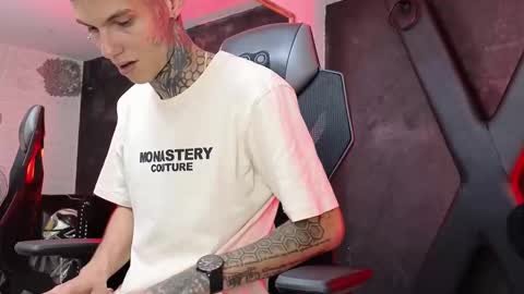 Snapshot of paulo527 chatting on December 2025 09:32:02 PM Paulo online show from December 2025 09:32:02 PM