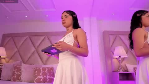 Pau online show from November 2025 12:53:02 PM