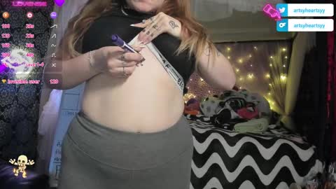 ArtsyHeartsyy online show from December 2024 05:16:02 AM