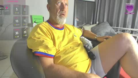 Snapshot of peacetous chatting on May 2026 10:25:01 PM Marc online show from May 2026 10:25:01 PM