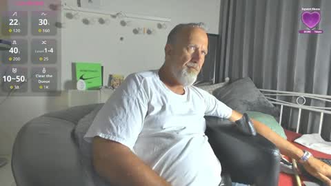 Snapshot of peacetous chatting on May 2026 09:31:01 PM Marc online show from May 2026 09:31:01 PM